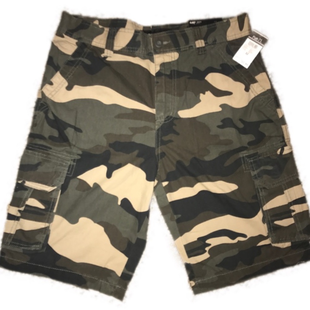 NWT* Carbon Camo Cargo Shorts Size 32